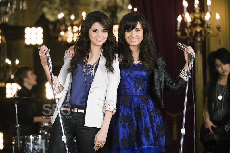 Selena and Demi on stage