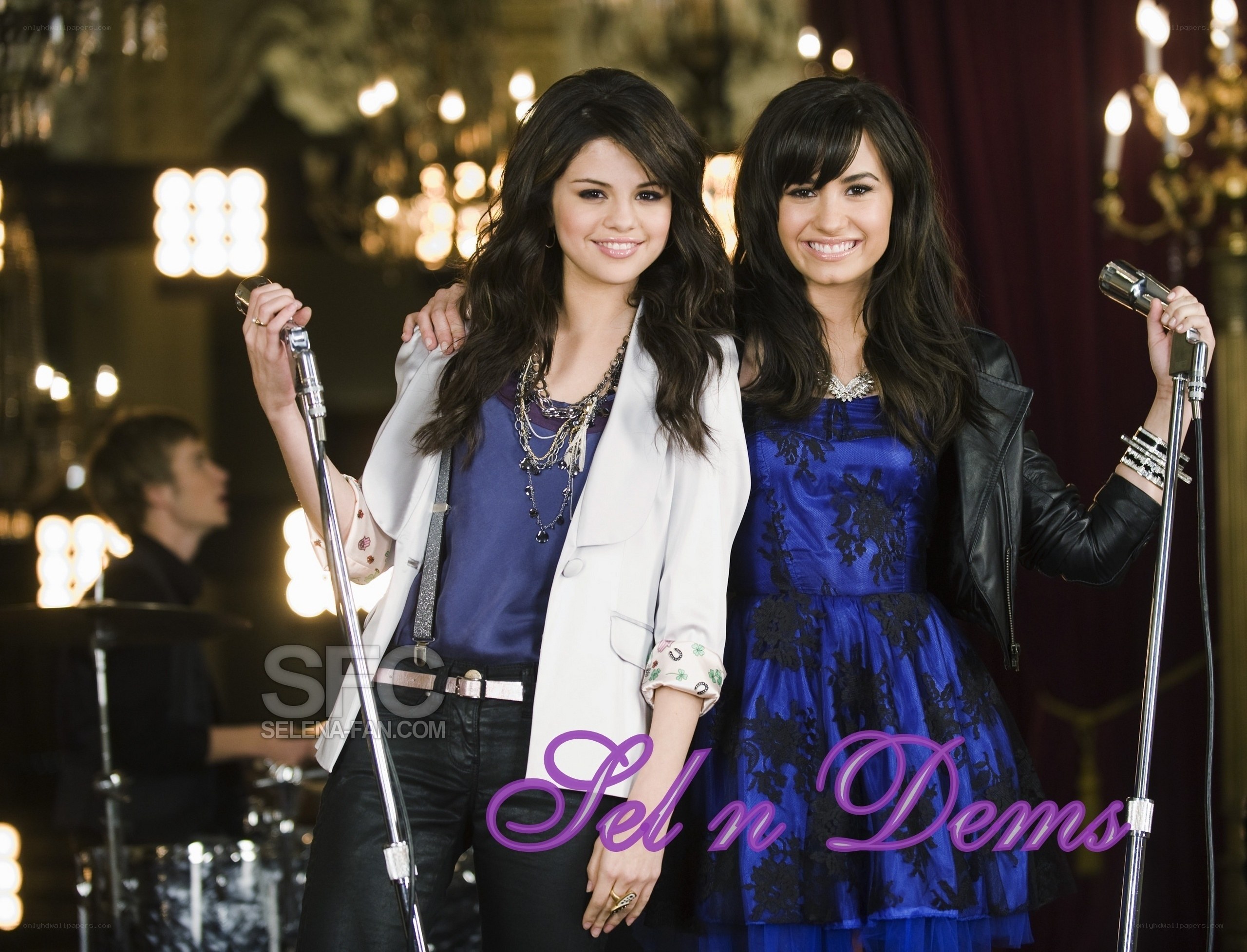 Selena and Demi on stage