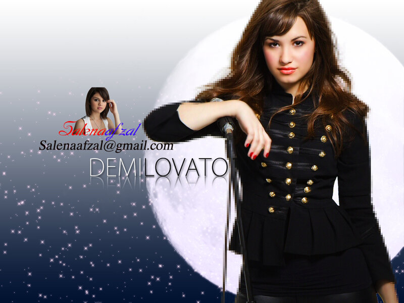 Selena Gomez in black jacket