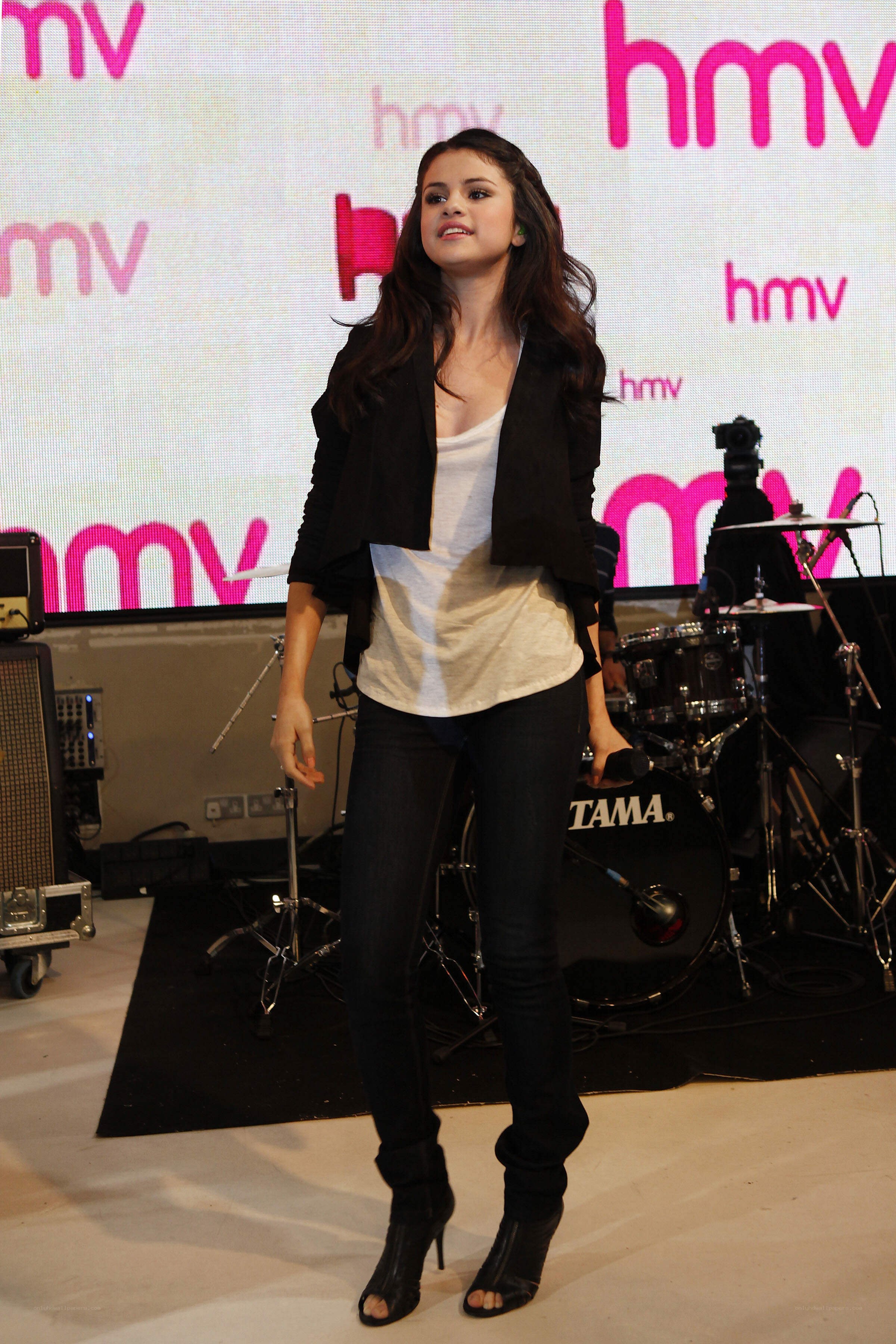 Selena Gomez on stage
