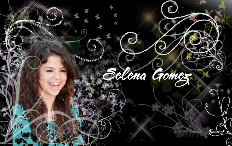 Selena Gomez Smiling — Black