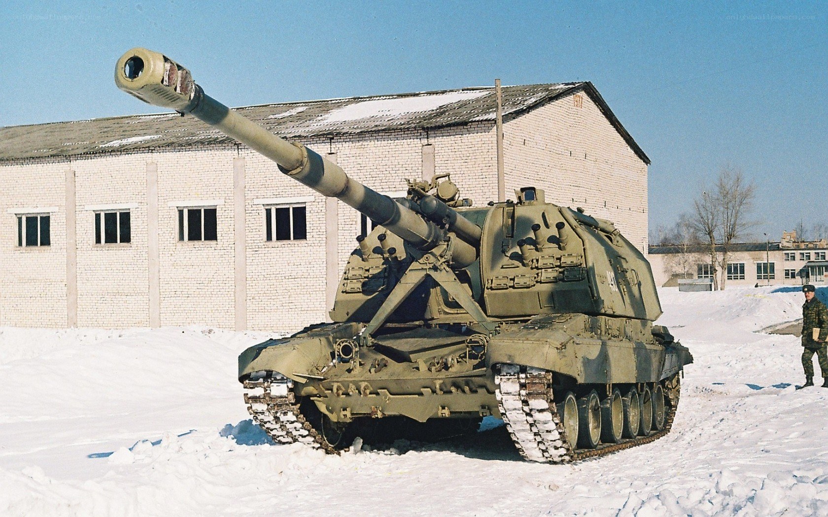 Self-propelled artillery in snow