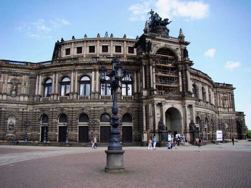 Semperoper Building — Gray