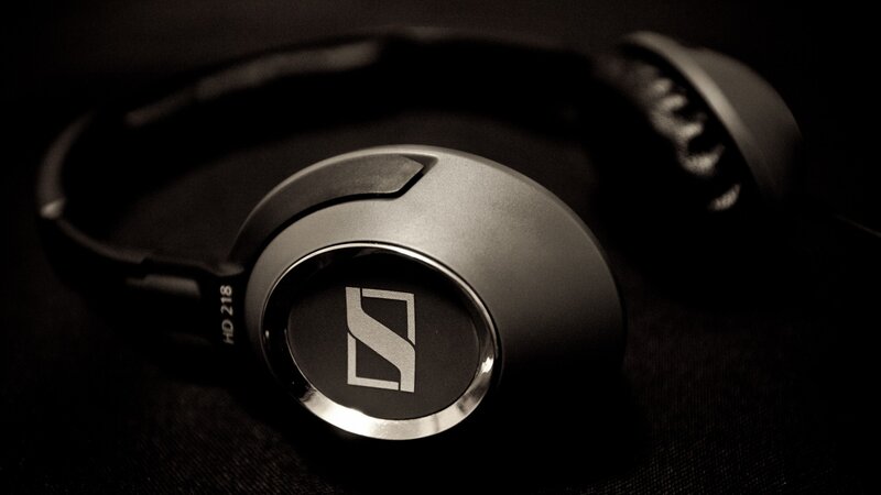 Sennheiser HD 218 Headphones — Black