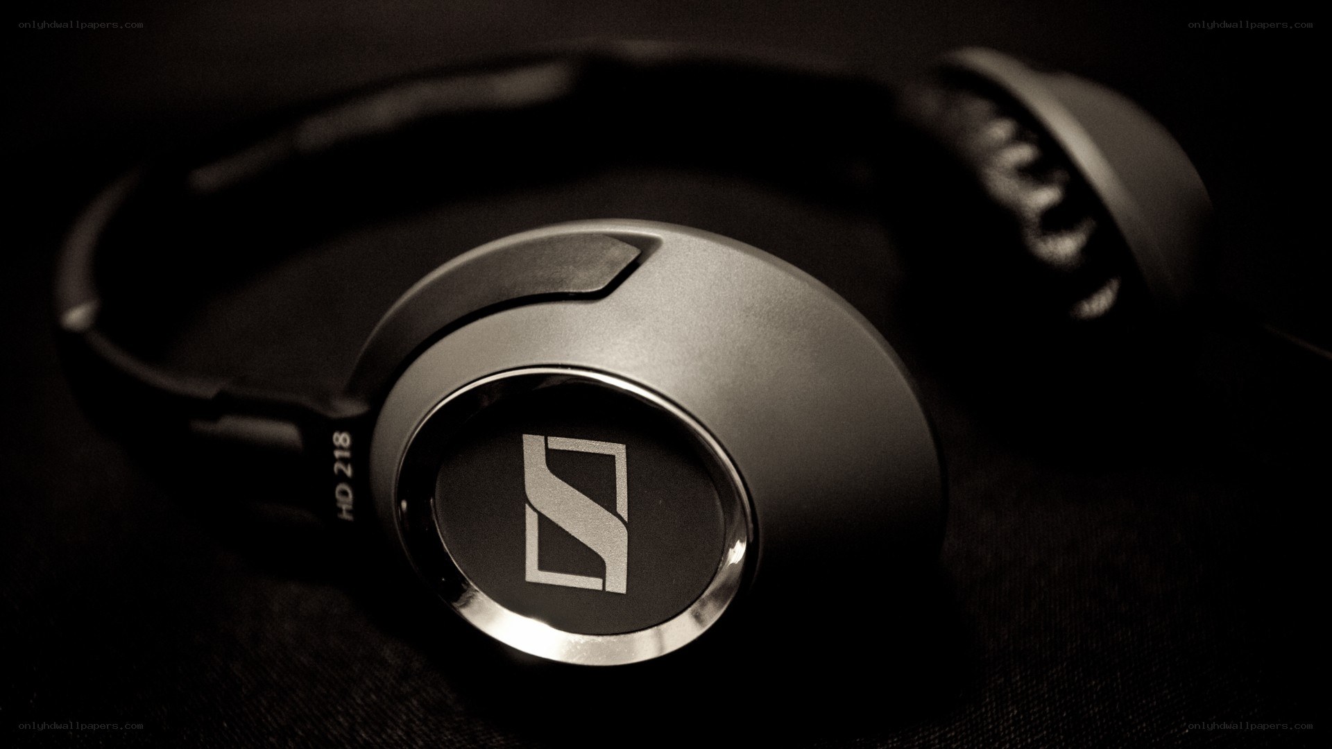 Sennheiser HD 218 headphones