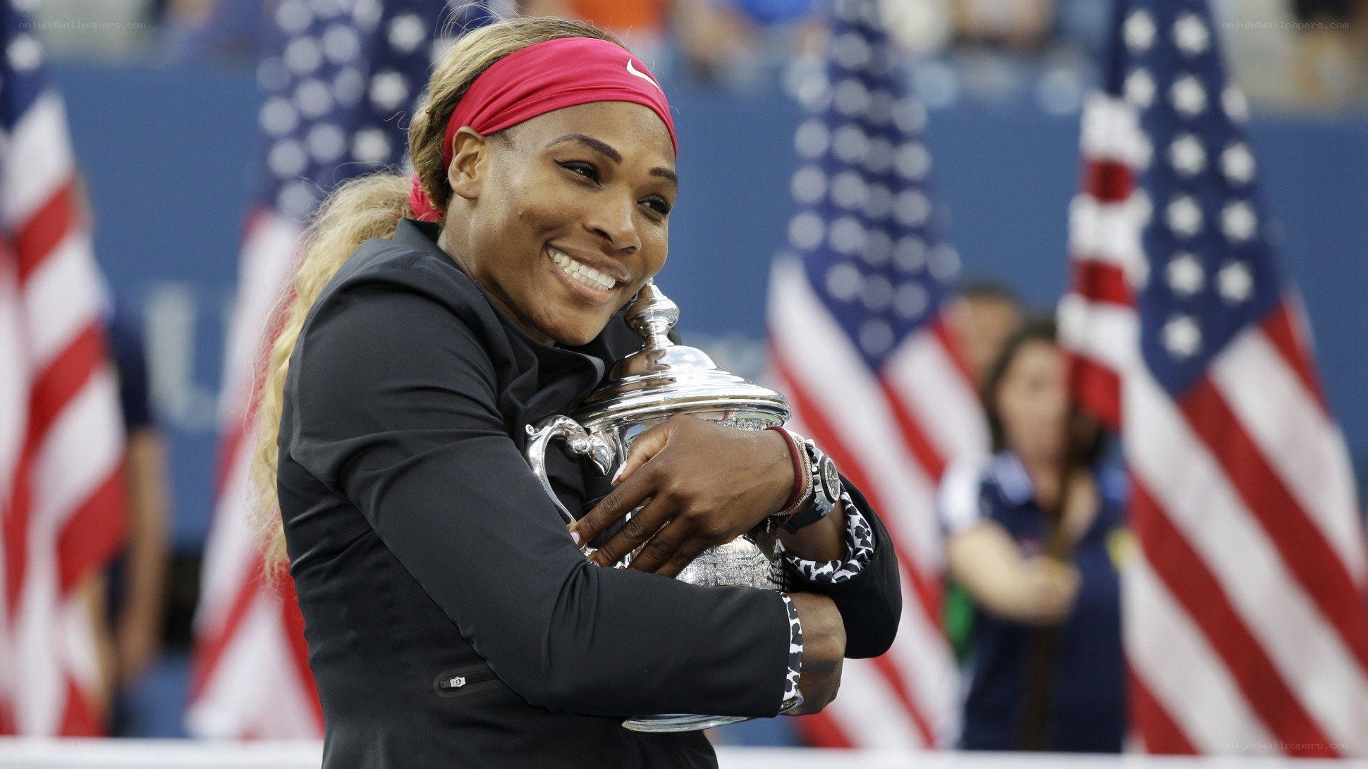 Serena Williams holding trophy