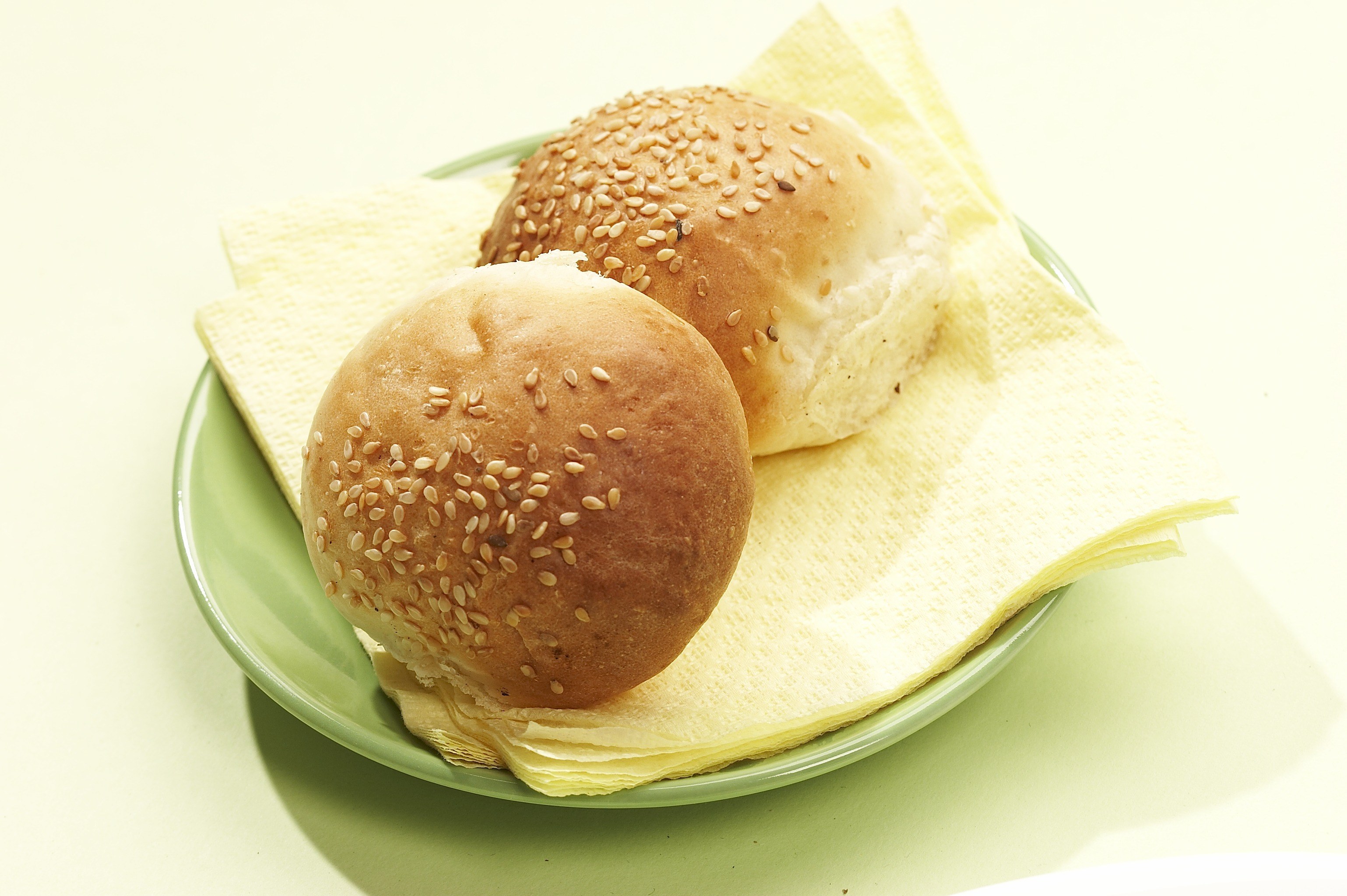 sesame seed buns on plate
