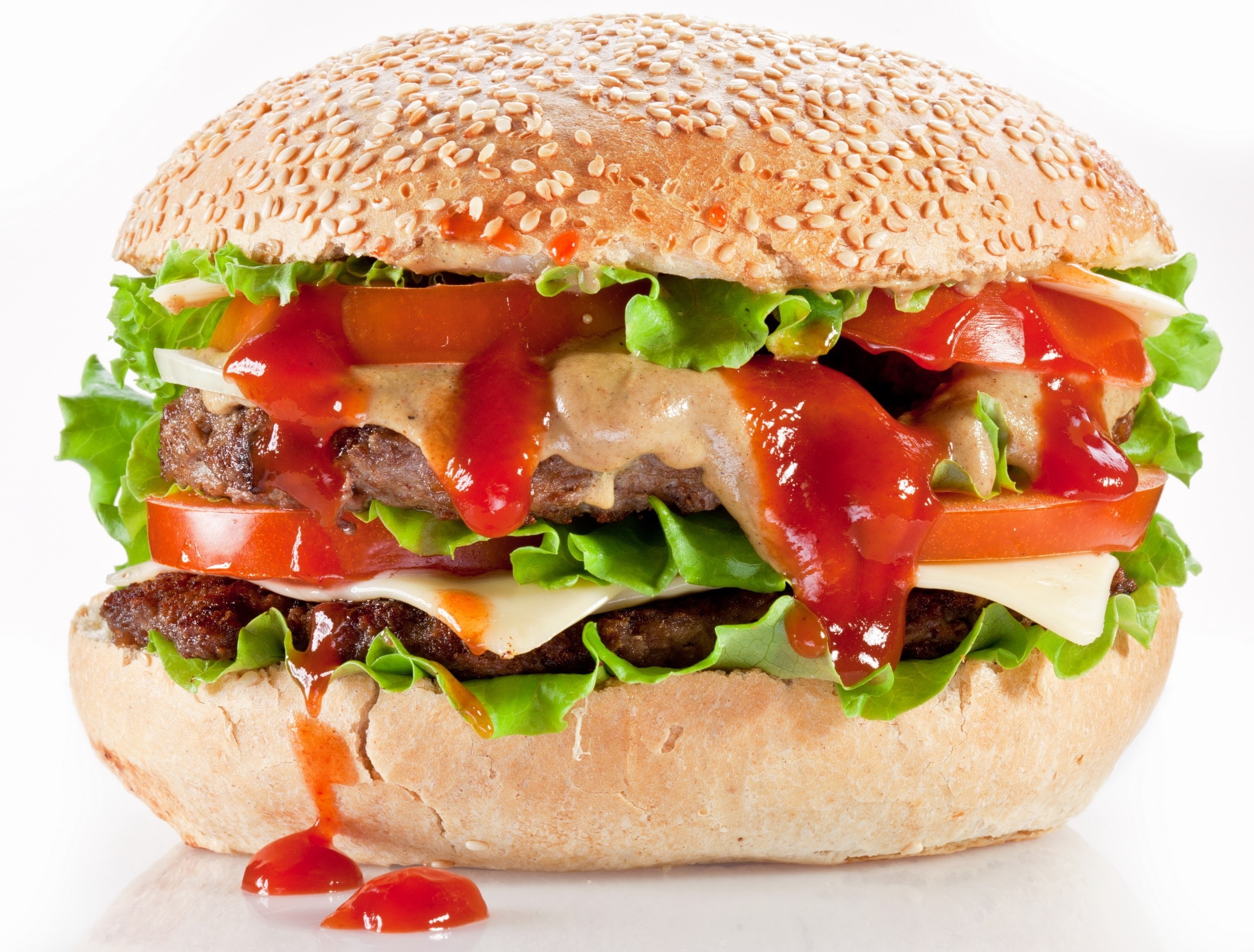 Sesame seed burger with toppings