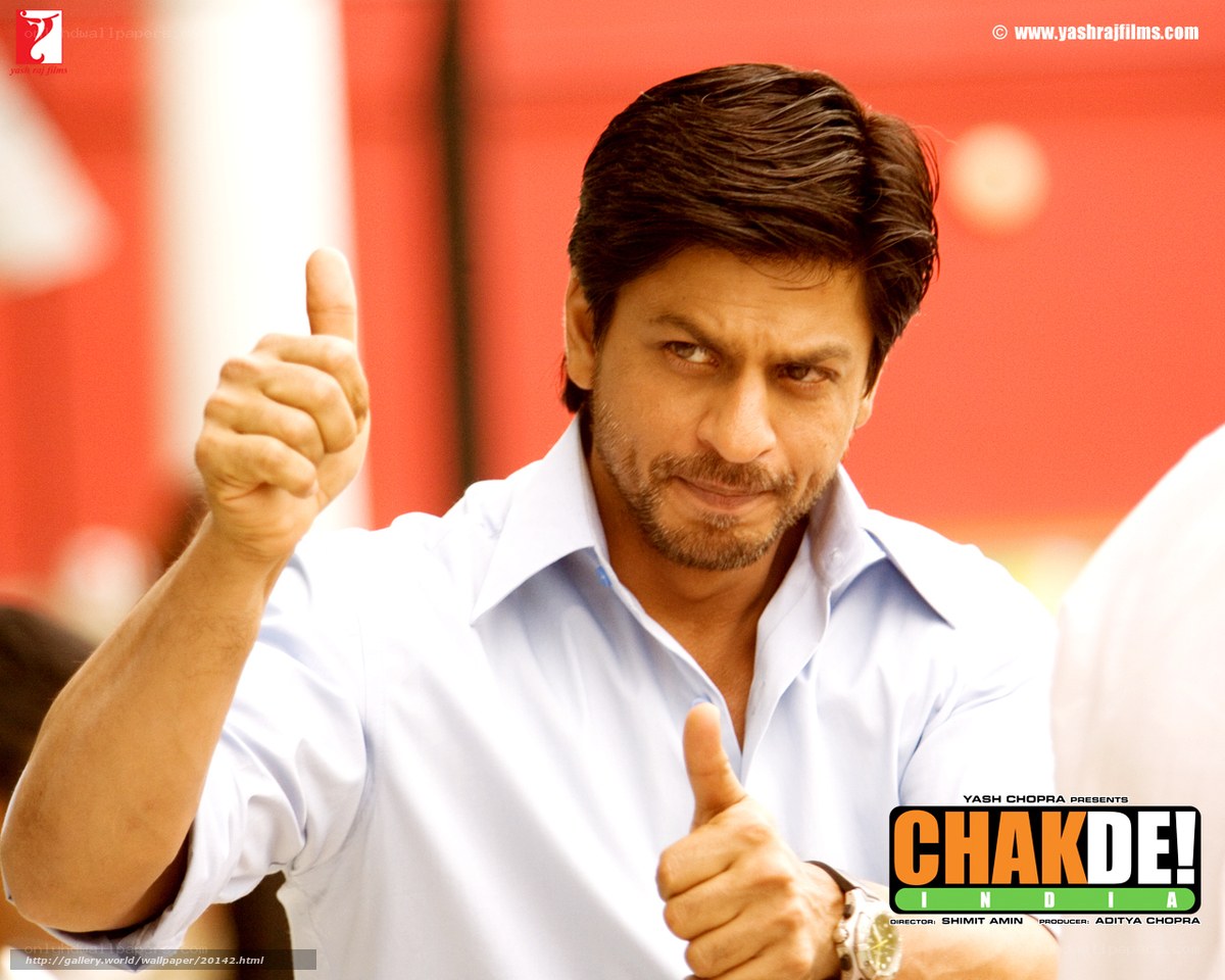 Shah Rukh Khan gives thumbs up