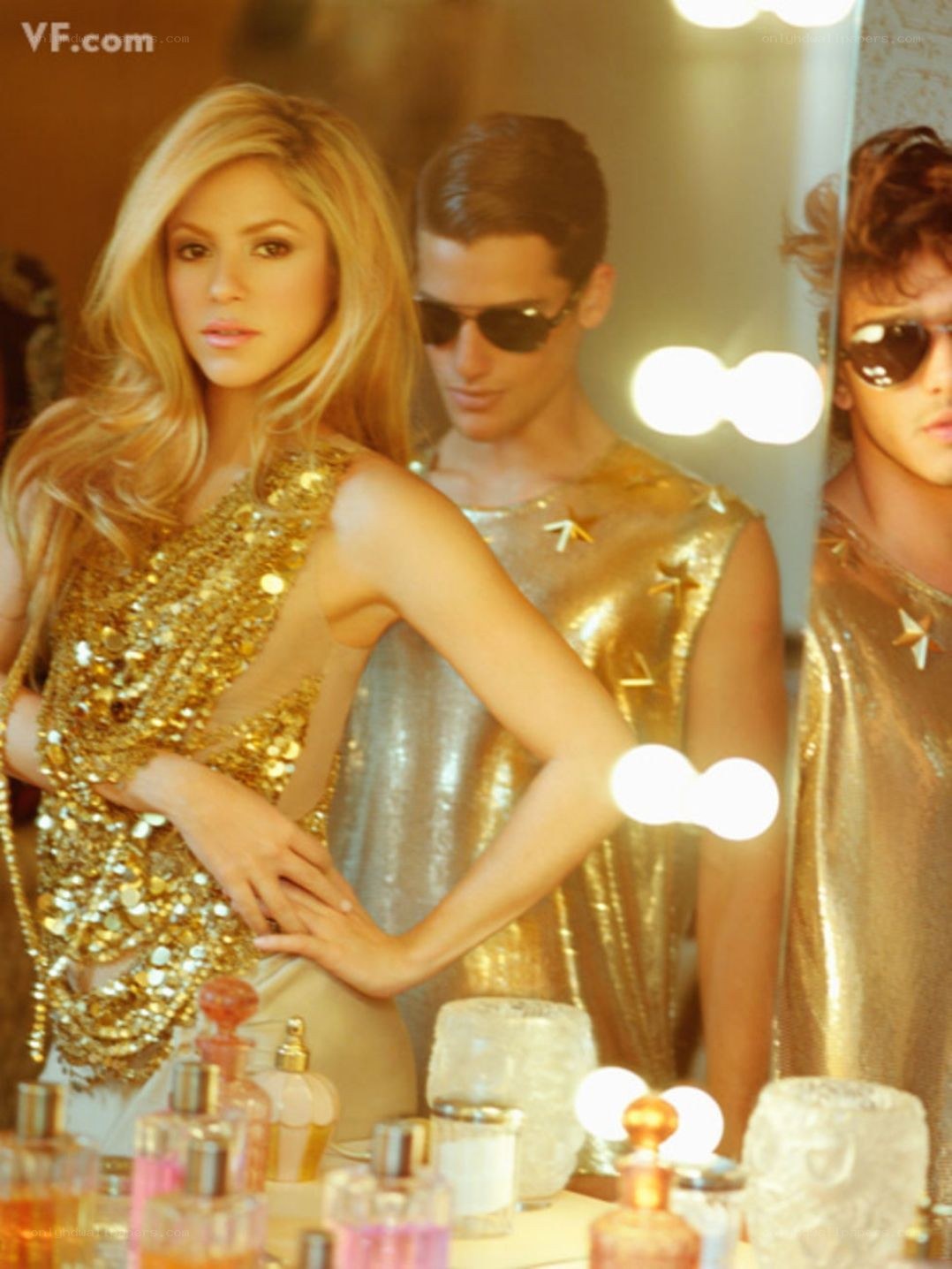 Shakira in gold sequins