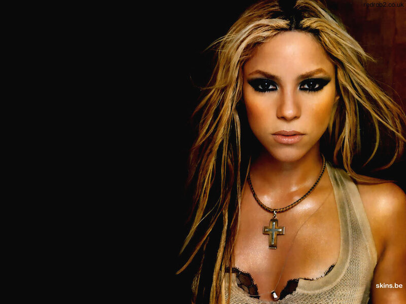 Shakira with cross necklace