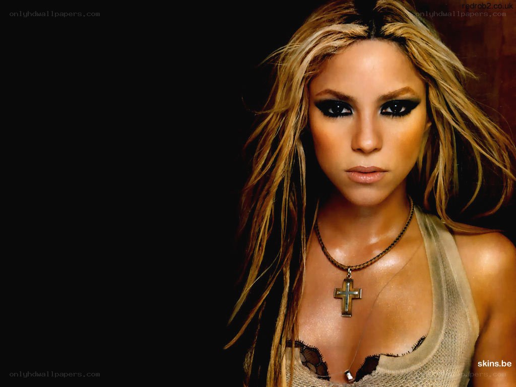 Shakira with cross necklace