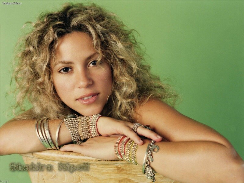 Shakira with curly hair