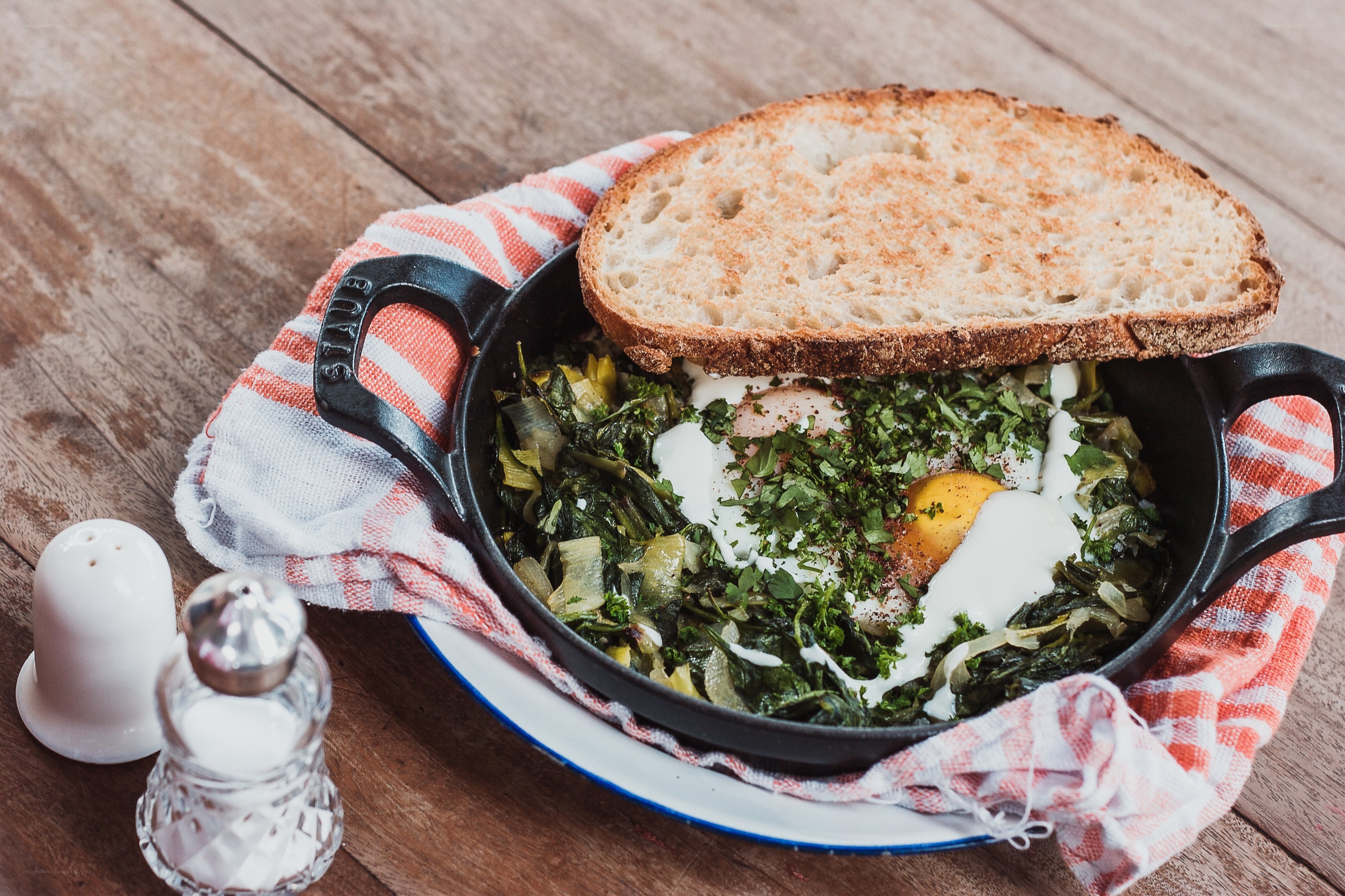 Shakshuka with toast