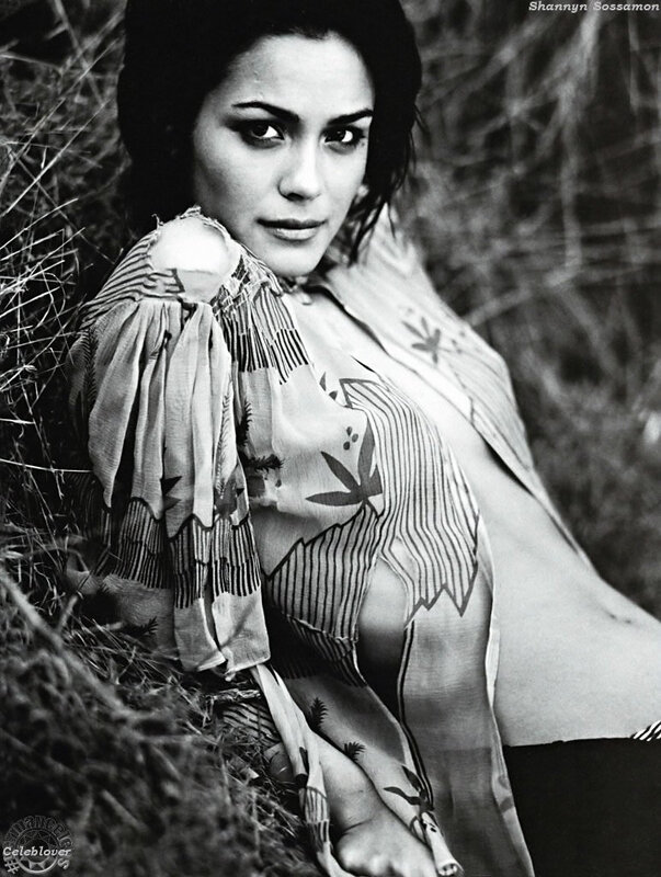 Shannyn Sossamon in a patterned dress