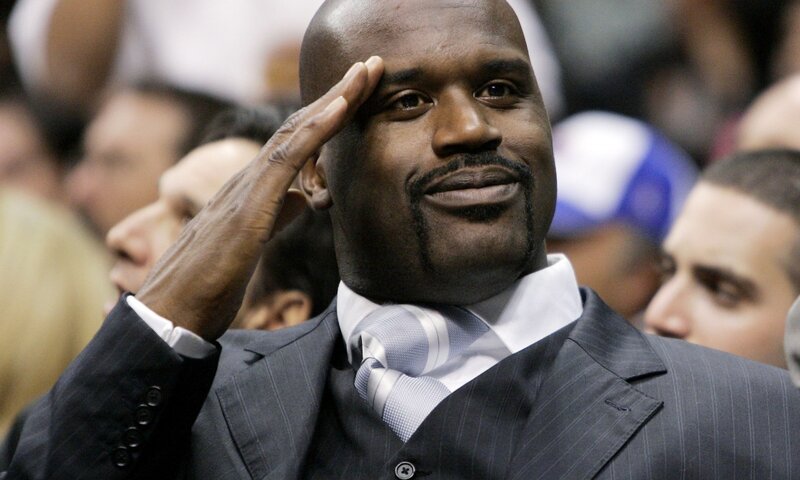 Shaquille O'Neal saluting