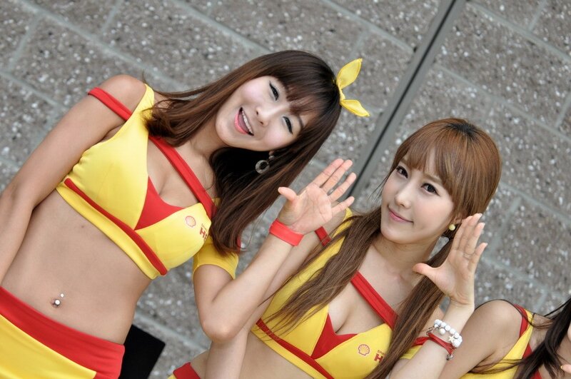 Shell event models posing