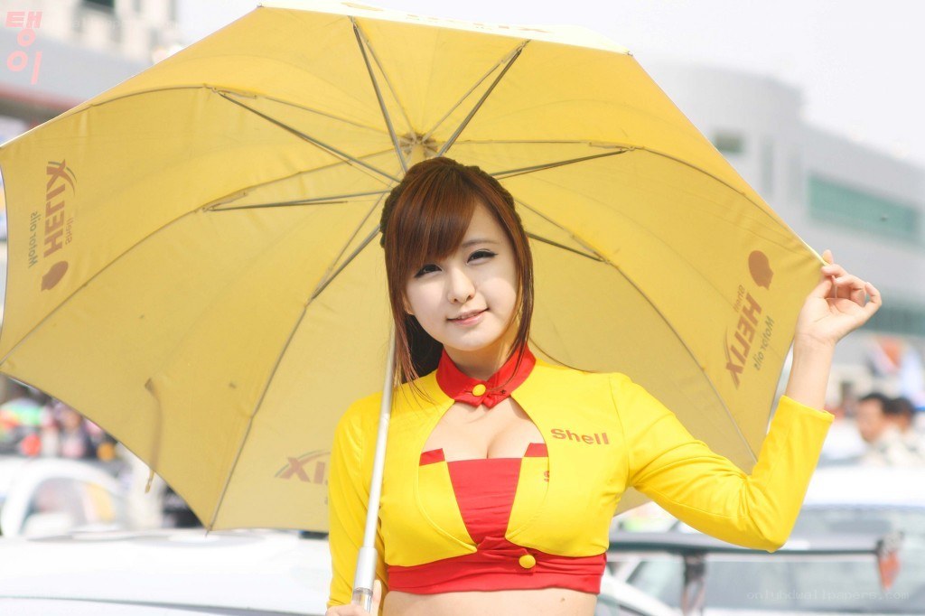 Shell promotional model with umbrella