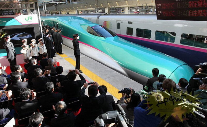 Shinkansen Train at Station — Teal