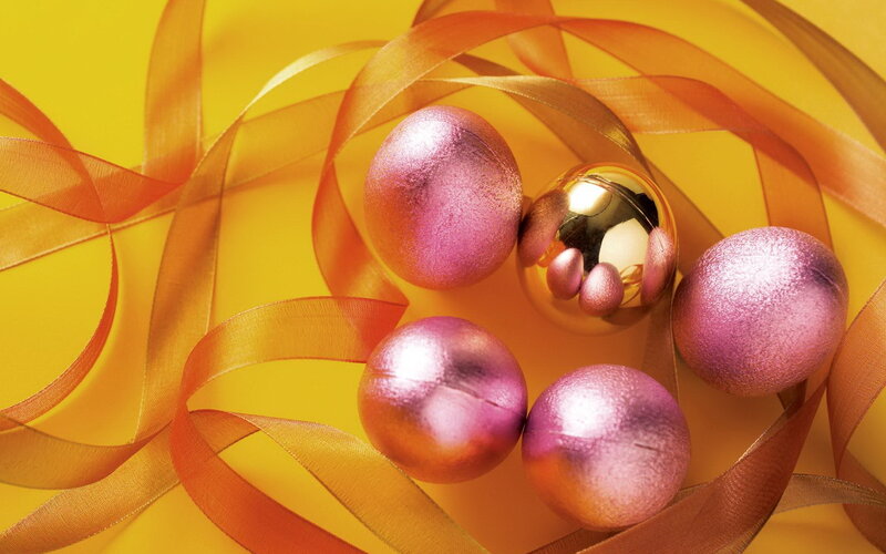 Shiny Ornaments with Ribbons — Yellow