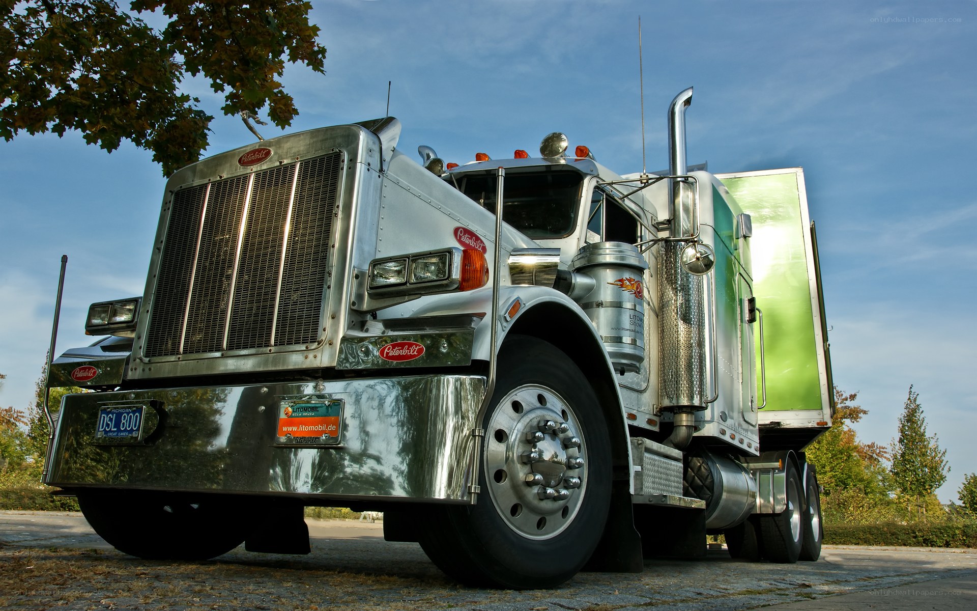shiny silver Peterbilt truck