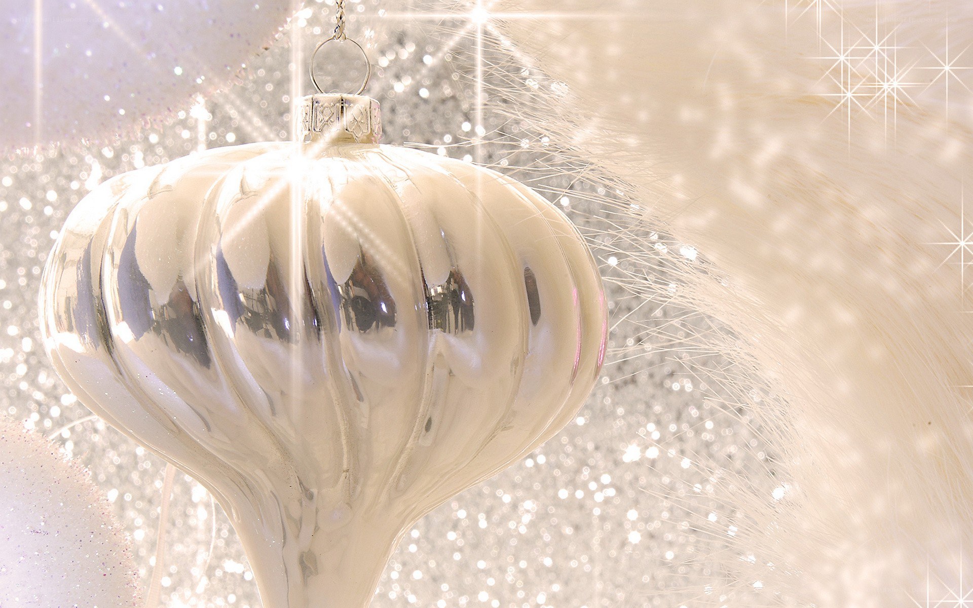 Shiny white ornament with sparkles