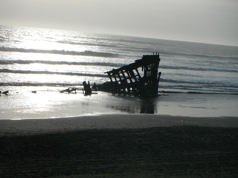 Shipwreck on Beach — Black