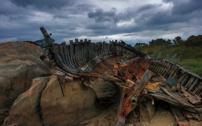 Shipwreck on Rocky Shore — Gray, Dramatic, Photograph