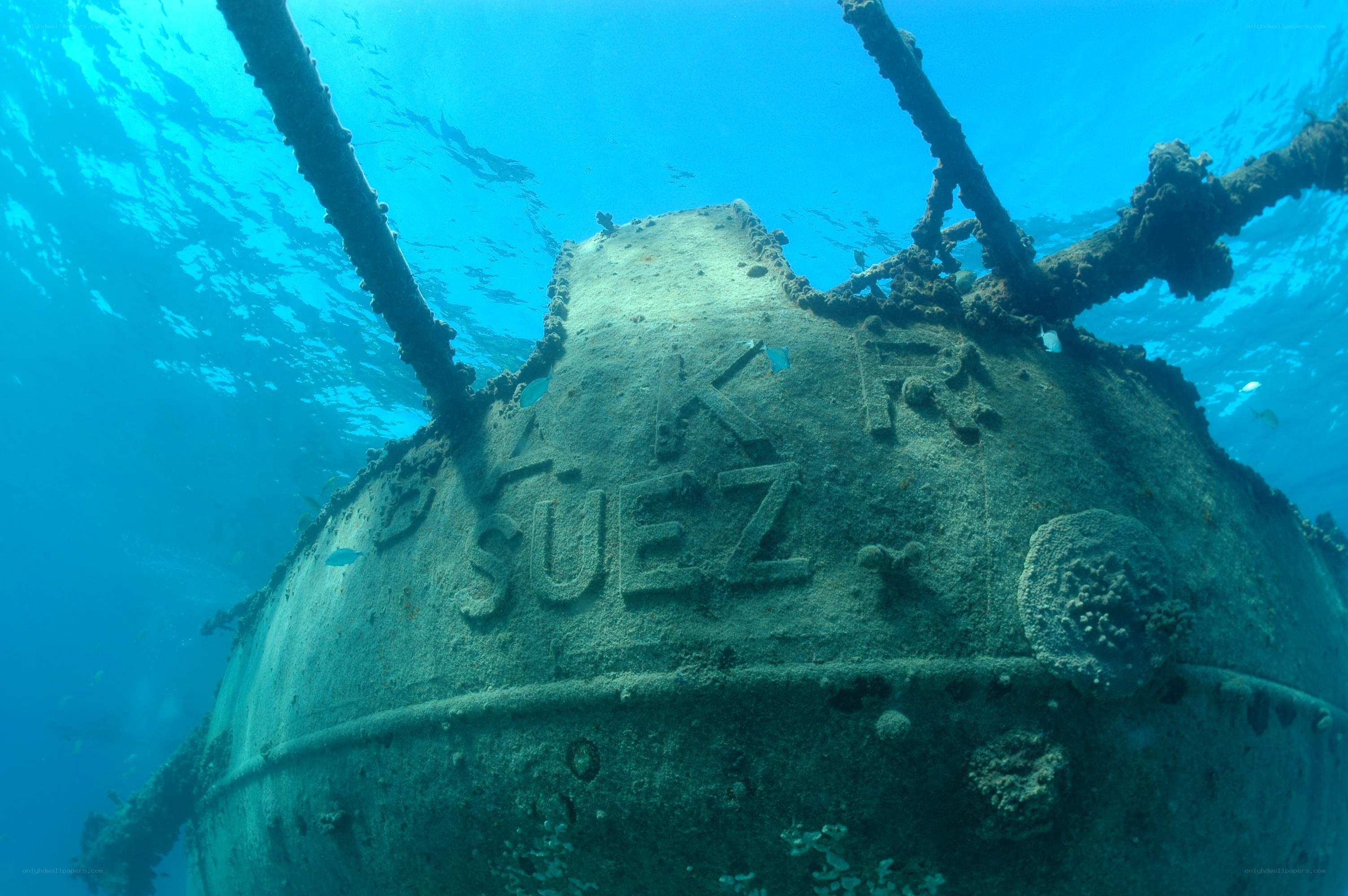 shipwreck underwater