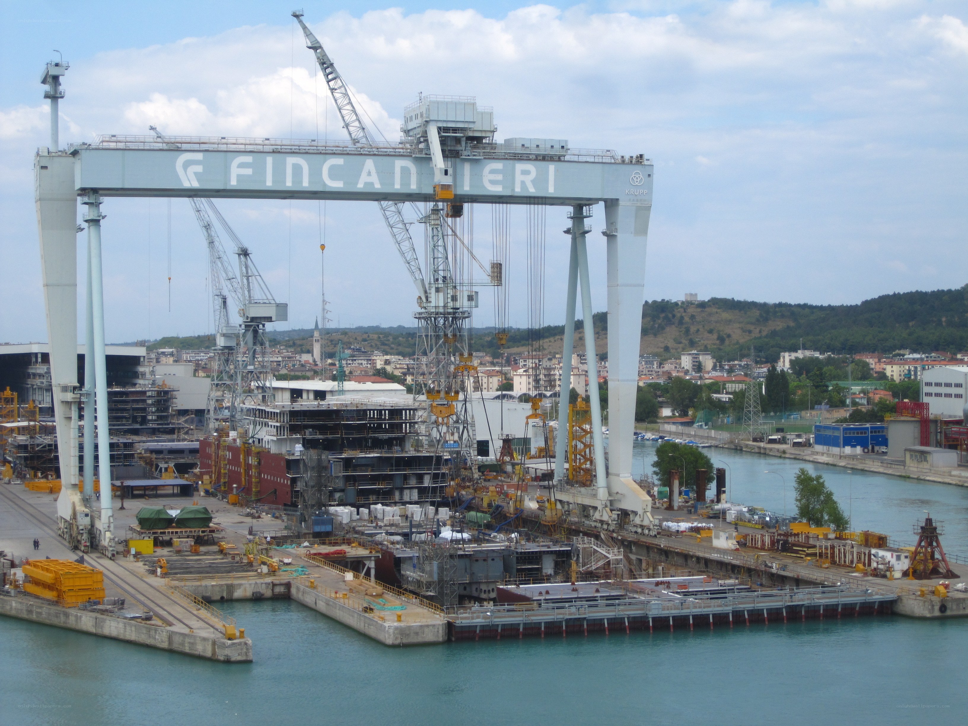 Shipyard with large crane