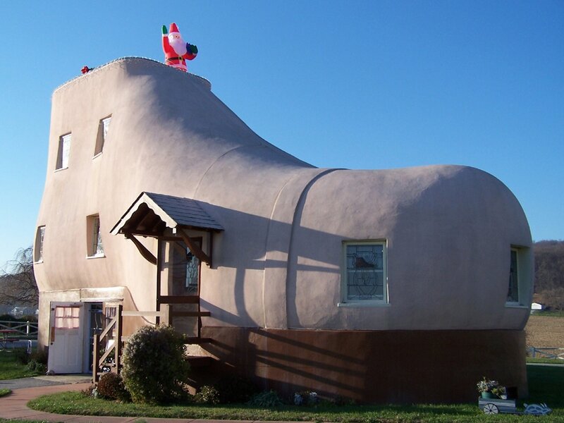 Shoe-shaped House — Beige