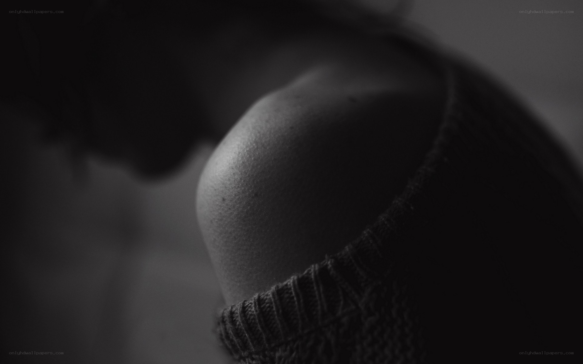 shoulder in monochrome