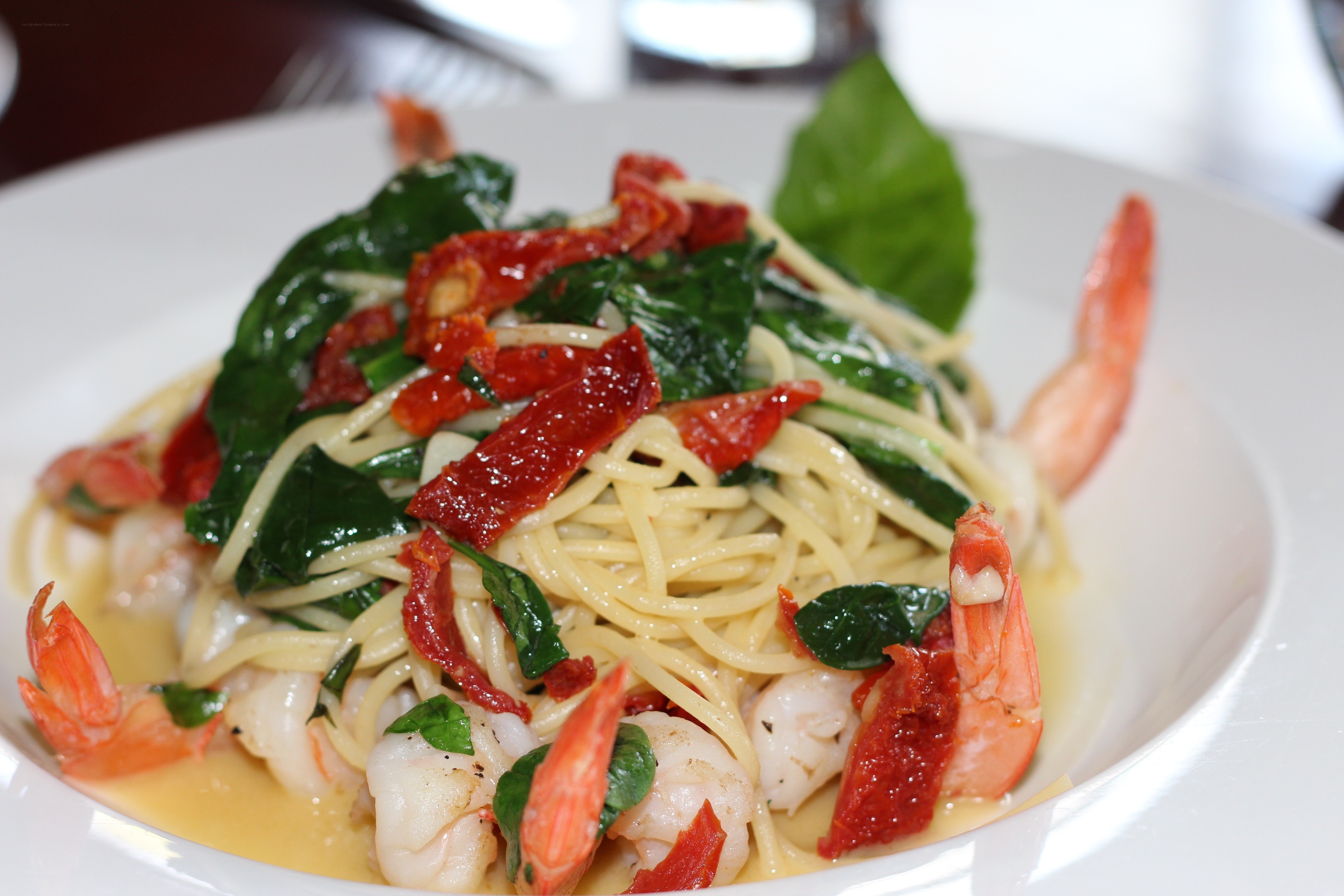 Shrimp pasta with sun-dried tomatoes