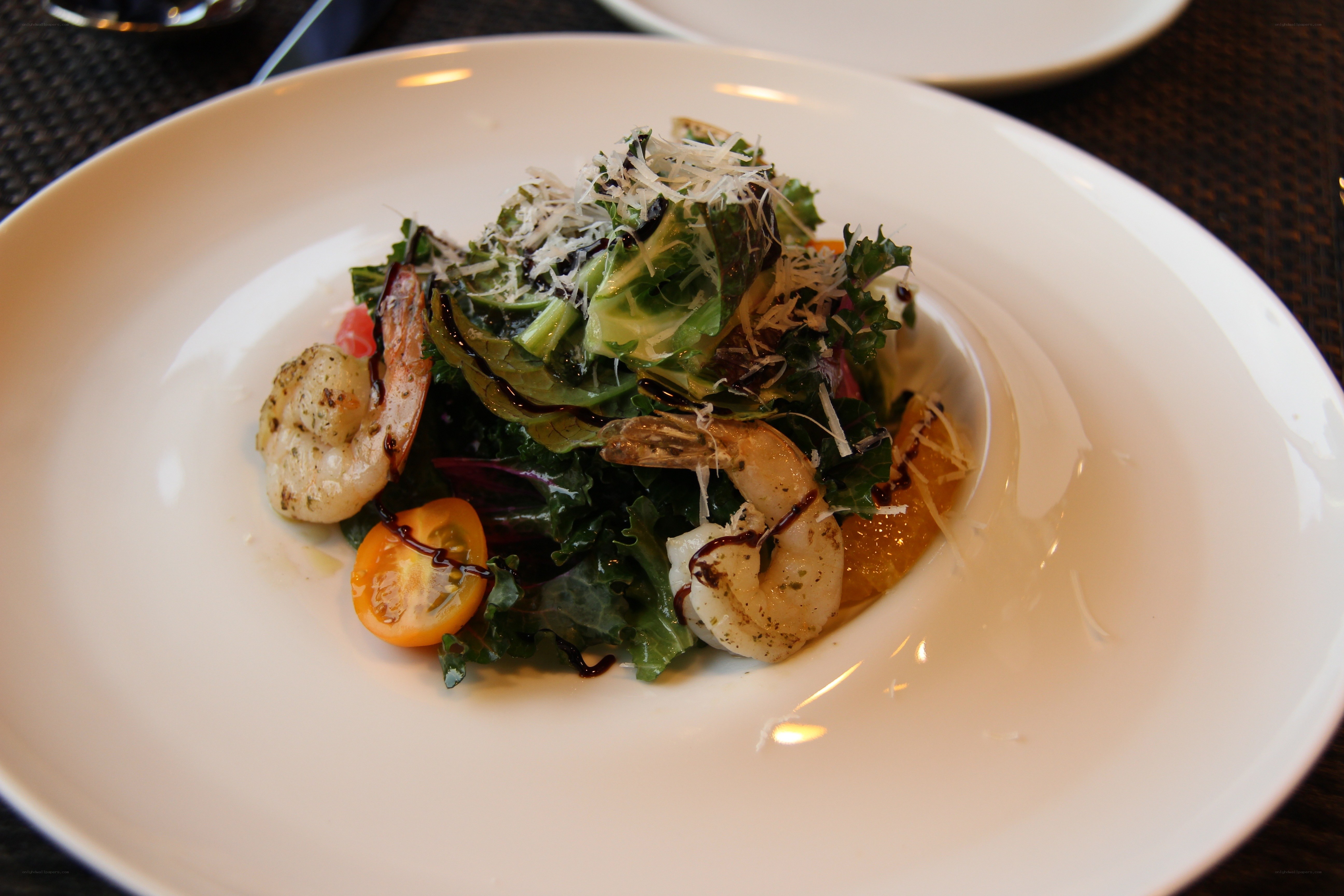 Shrimp salad with kale