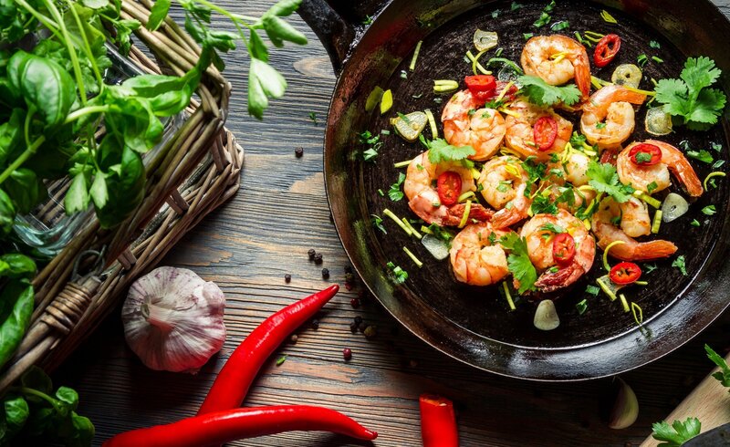 Shrimp stir-fry in a pan