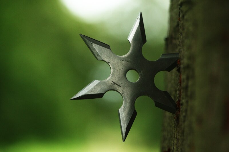 Shuriken on Tree Trunk — Green