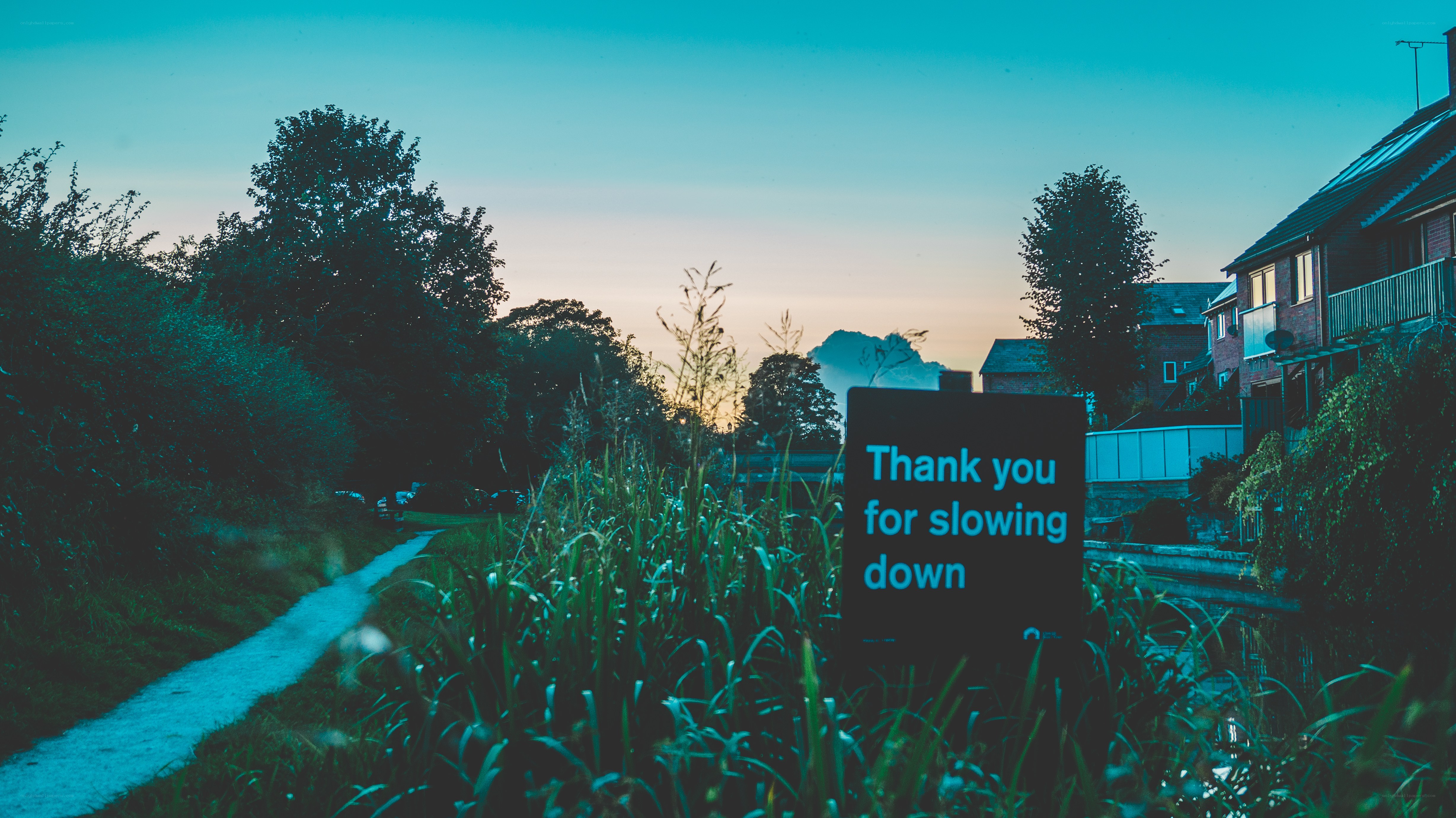Sign thanking drivers to slow down