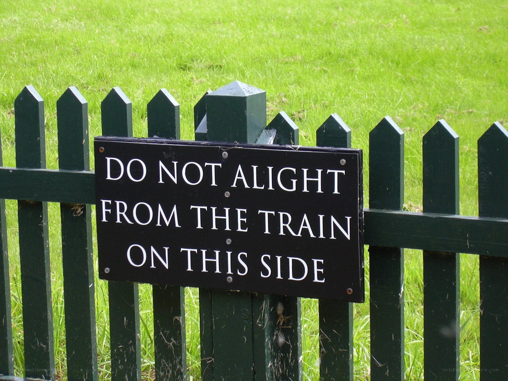 Sign warning not to alight from train