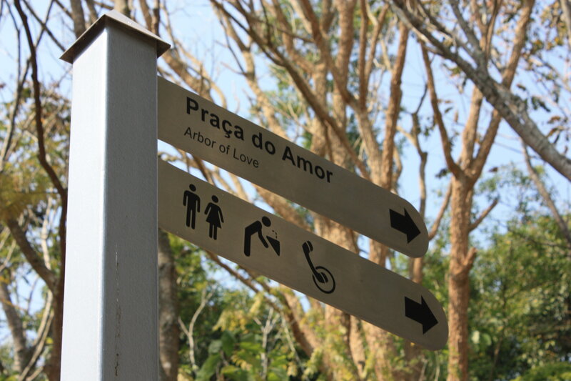 Signpost at Praça do Amor