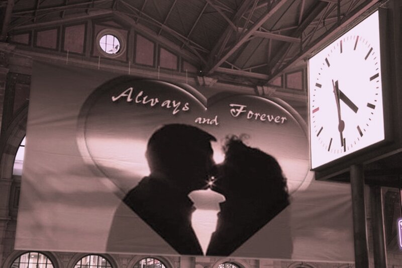 Silhouette Couple Kissing — Brown