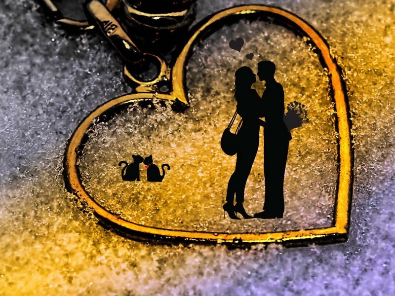 Silhouette Couple Kissing — Gold