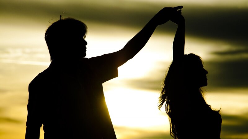 Silhouette of Dancing Couple — Yellow