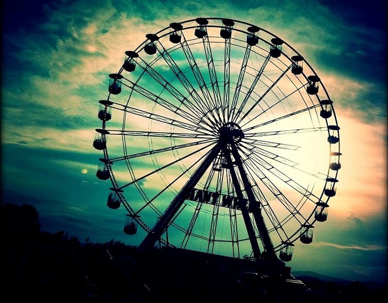 Silhouette of Ferris Wheel — Teal