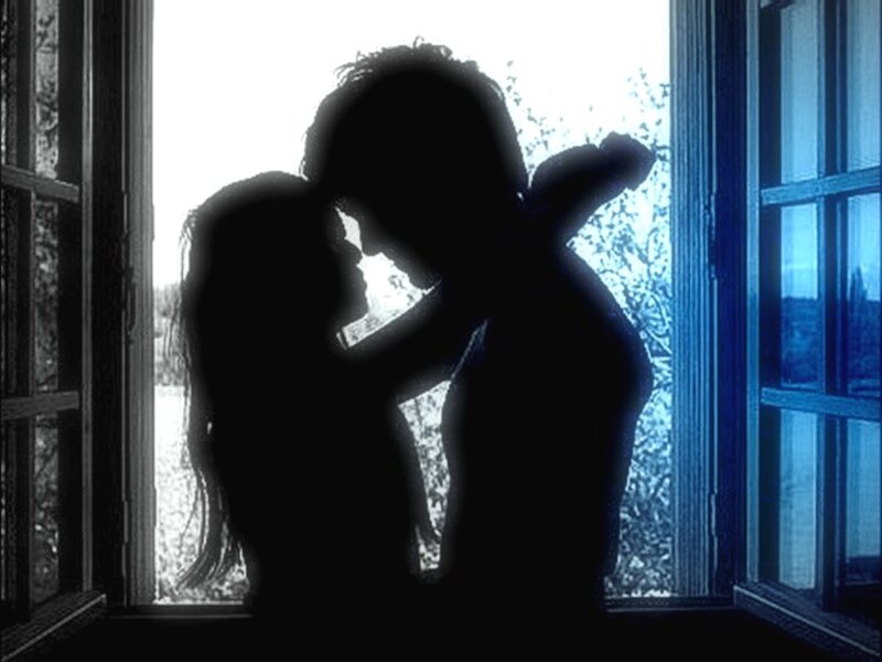 Silhouette of Two People Kissing — Black, Dramatic