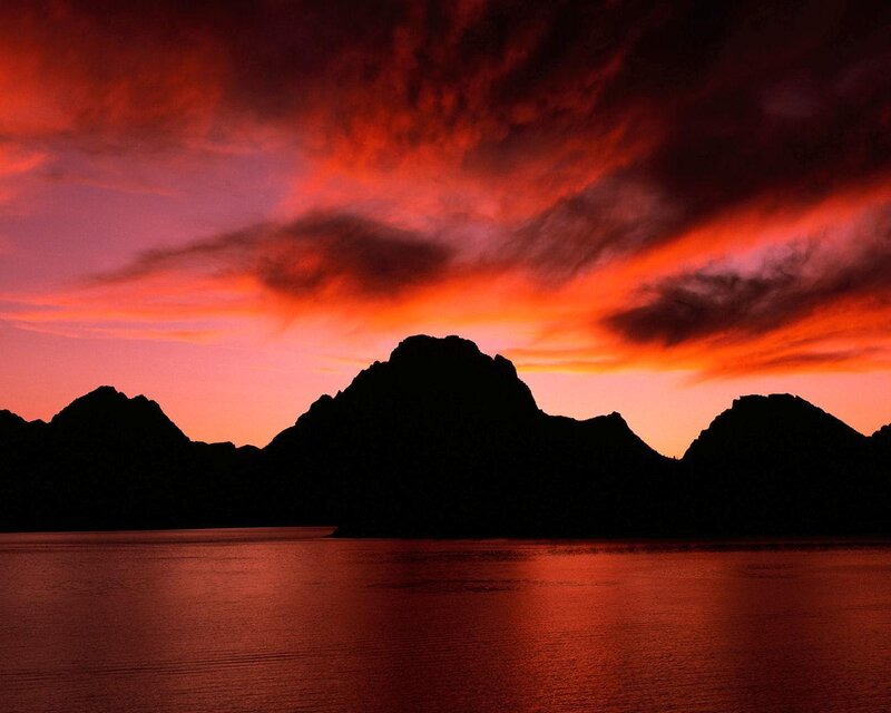 Silhouetted Mountains at Sunset — Red