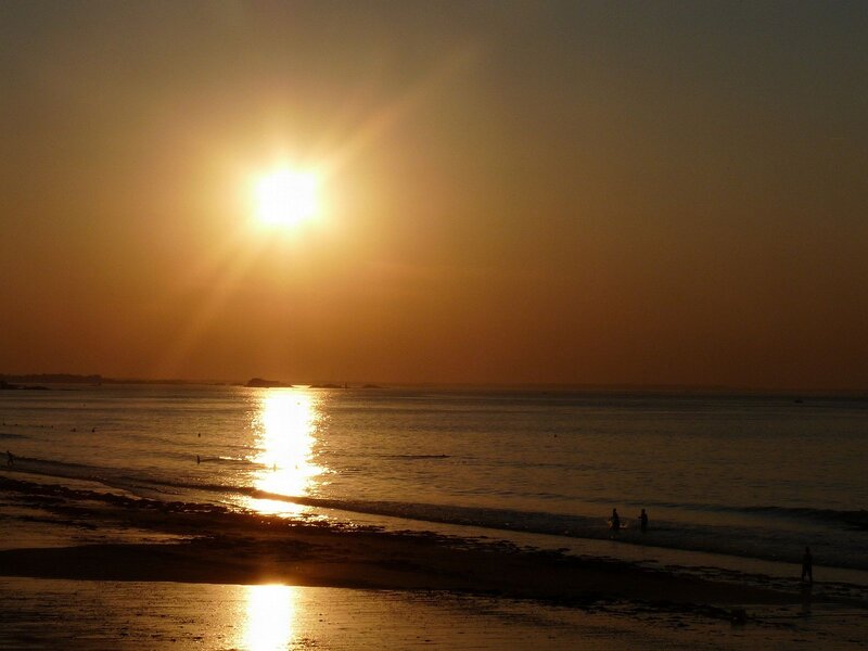 Silhouetted People on Beach — Gold, Serene