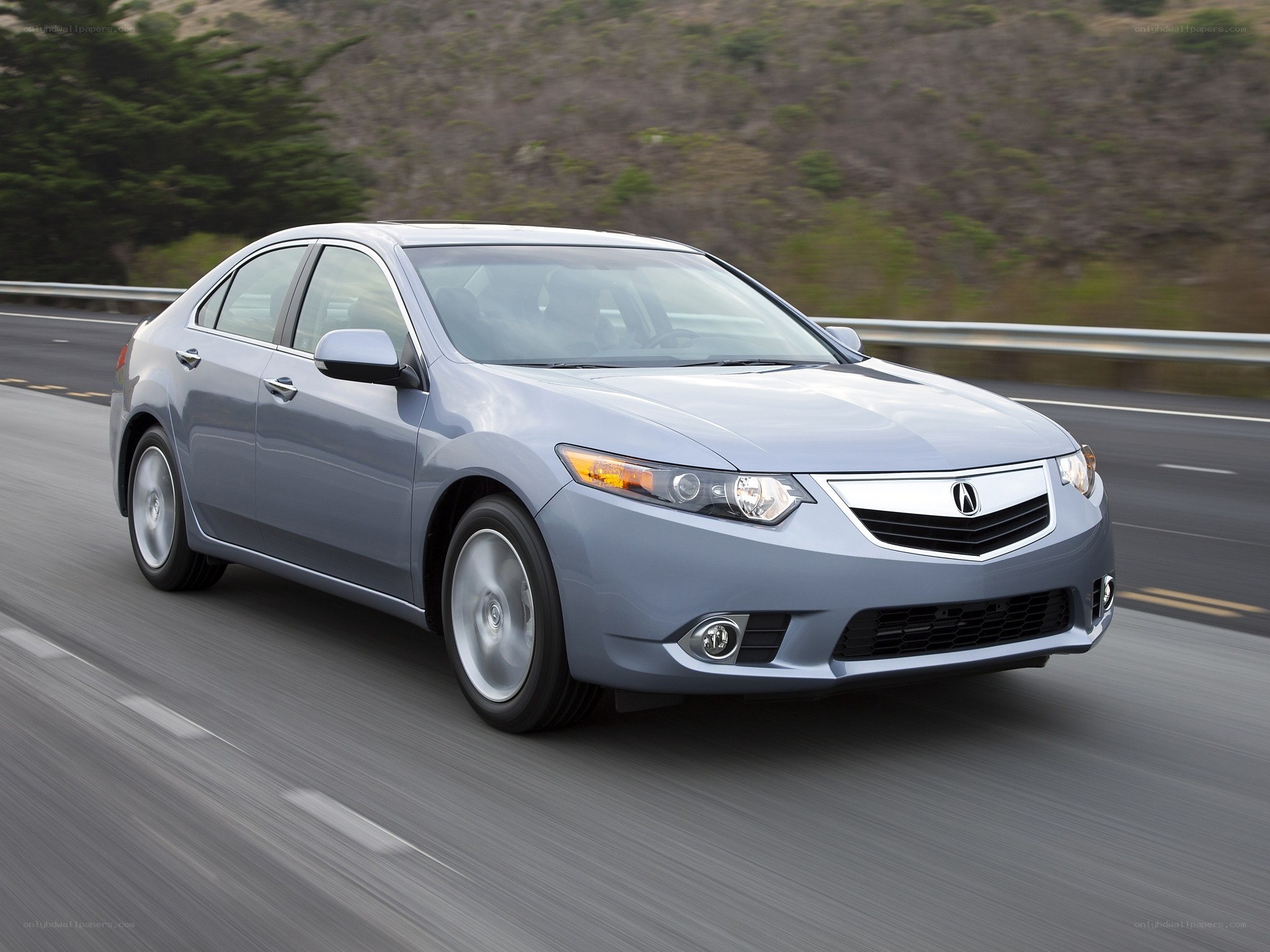 silver acura tsx in motion