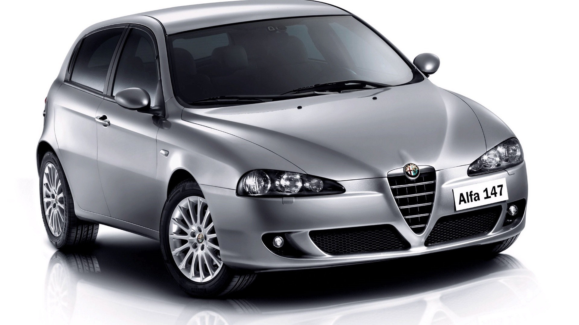 Silver Alfa Romeo 147