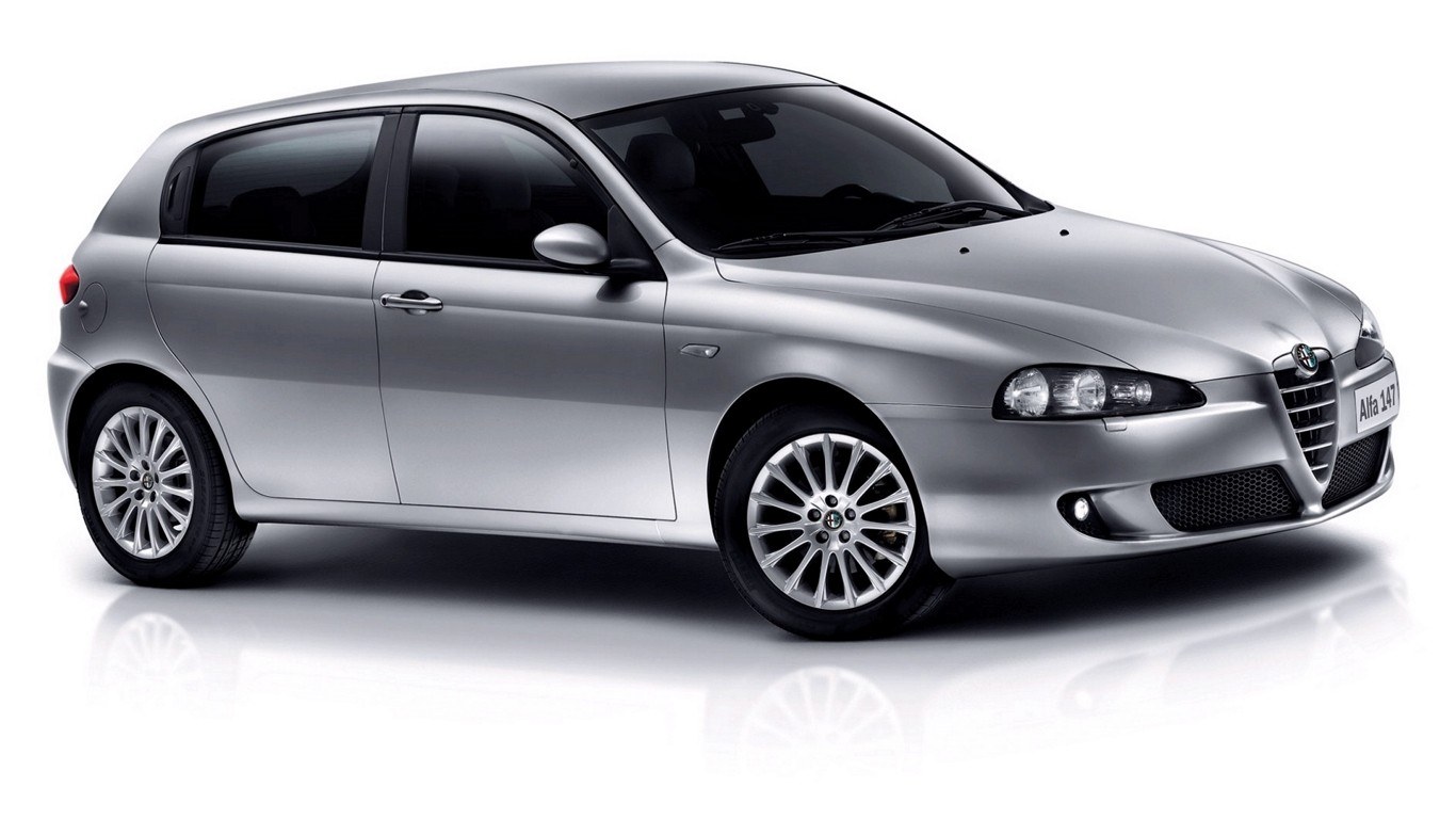 Silver Alfa Romeo 147