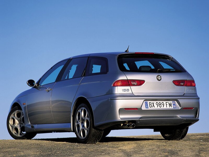 silver alfa romeo 156 station wagon